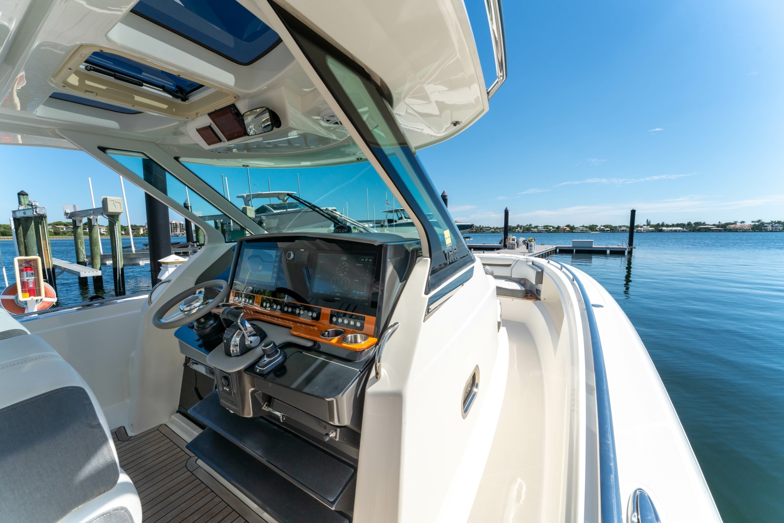 2020 Tiara Yachts 38 LS