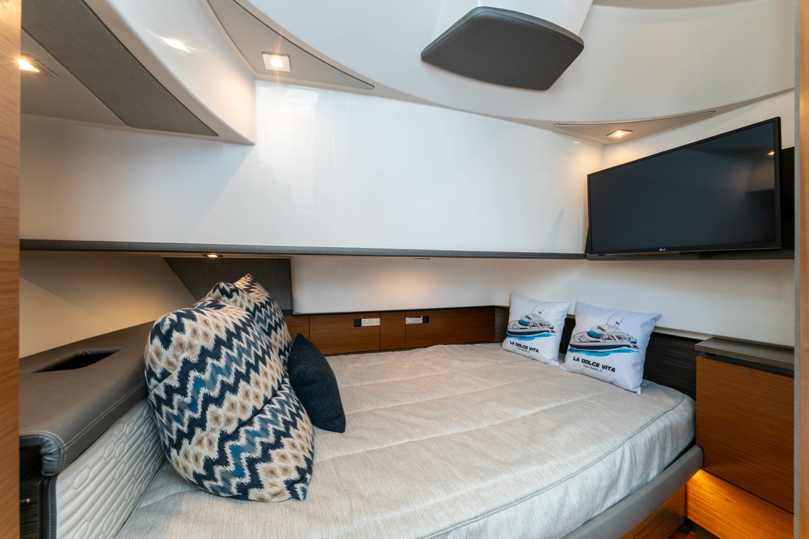 2020 Tiara Yachts 38 LS
