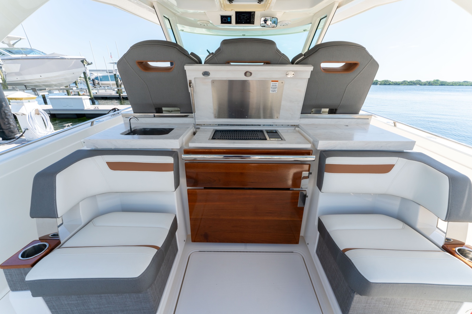 2020 Tiara Yachts 38 LS