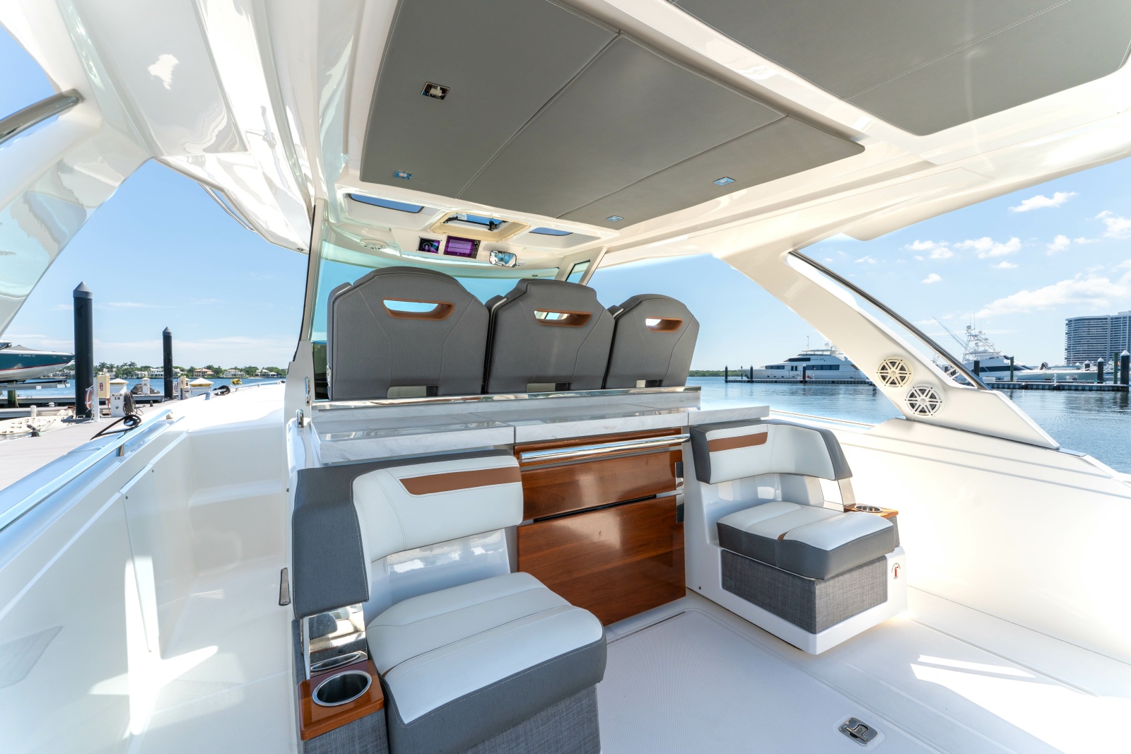 2020 Tiara Yachts 38 LS