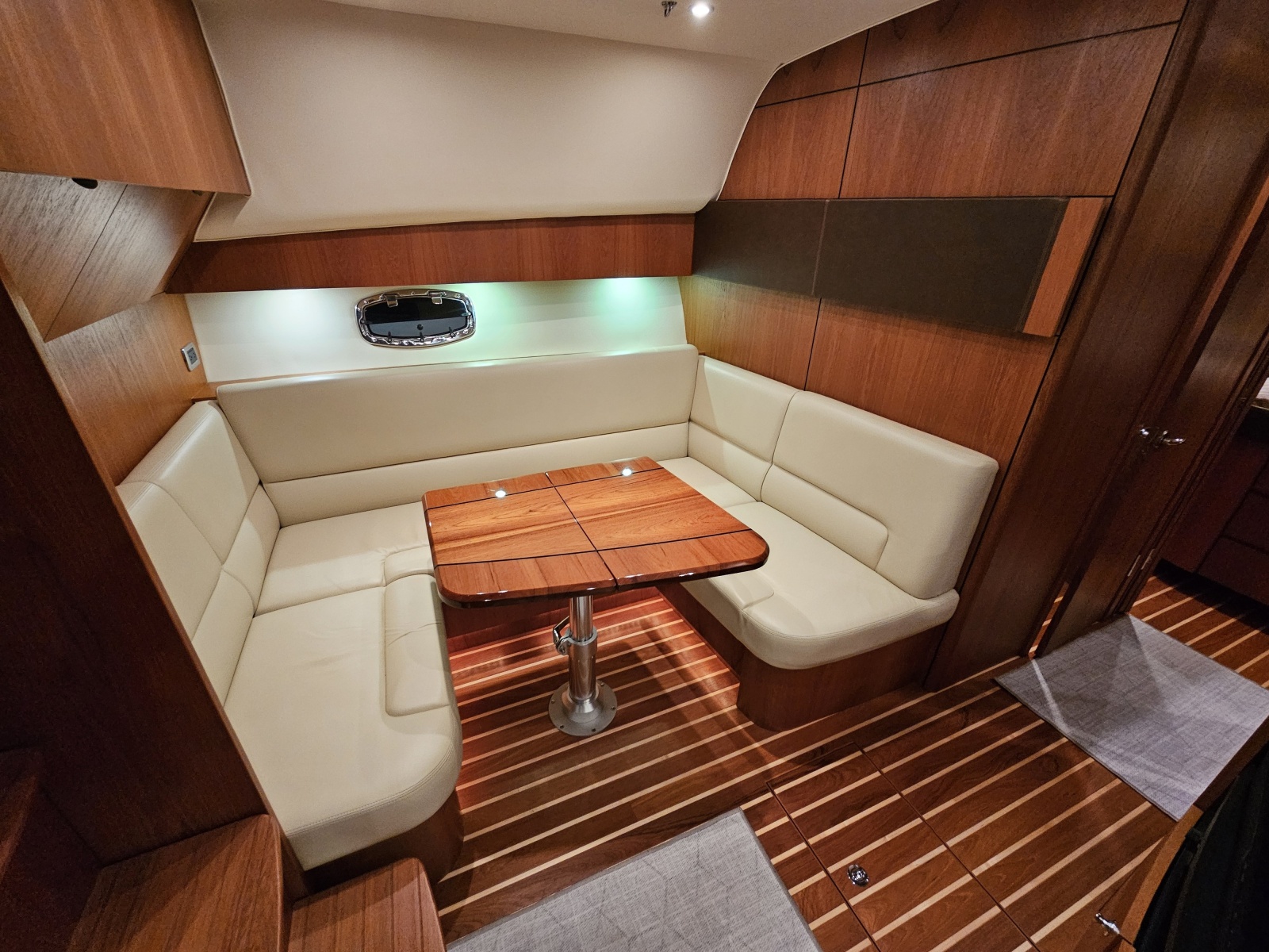 2014 Tiara Yachts 43 Open