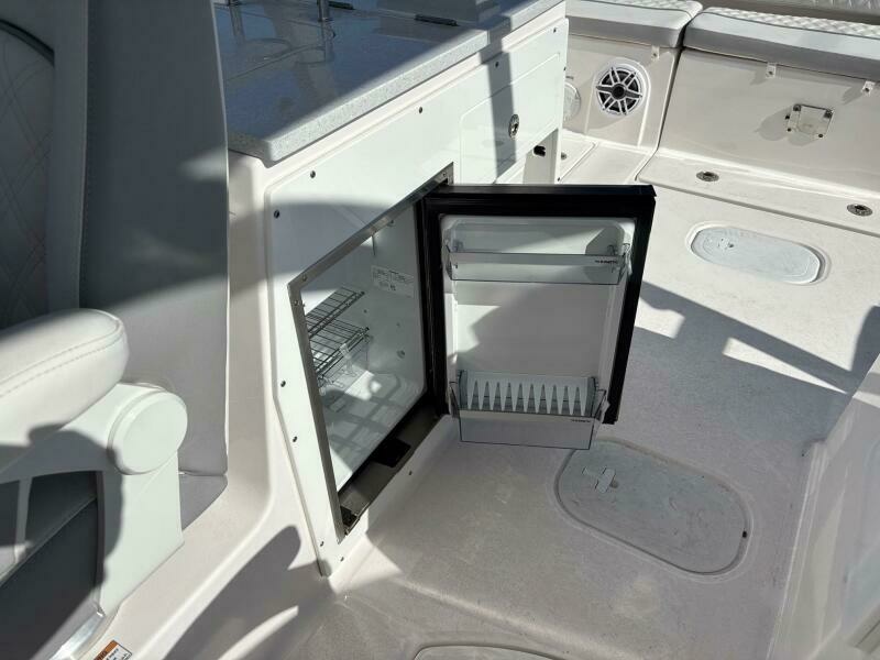 28ft Sea Fox Yacht For Sale