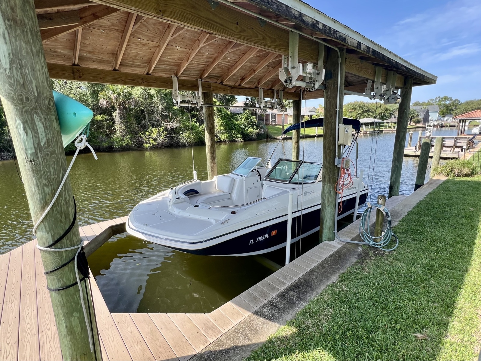 2013 Hurricane SunDeck 187 OB