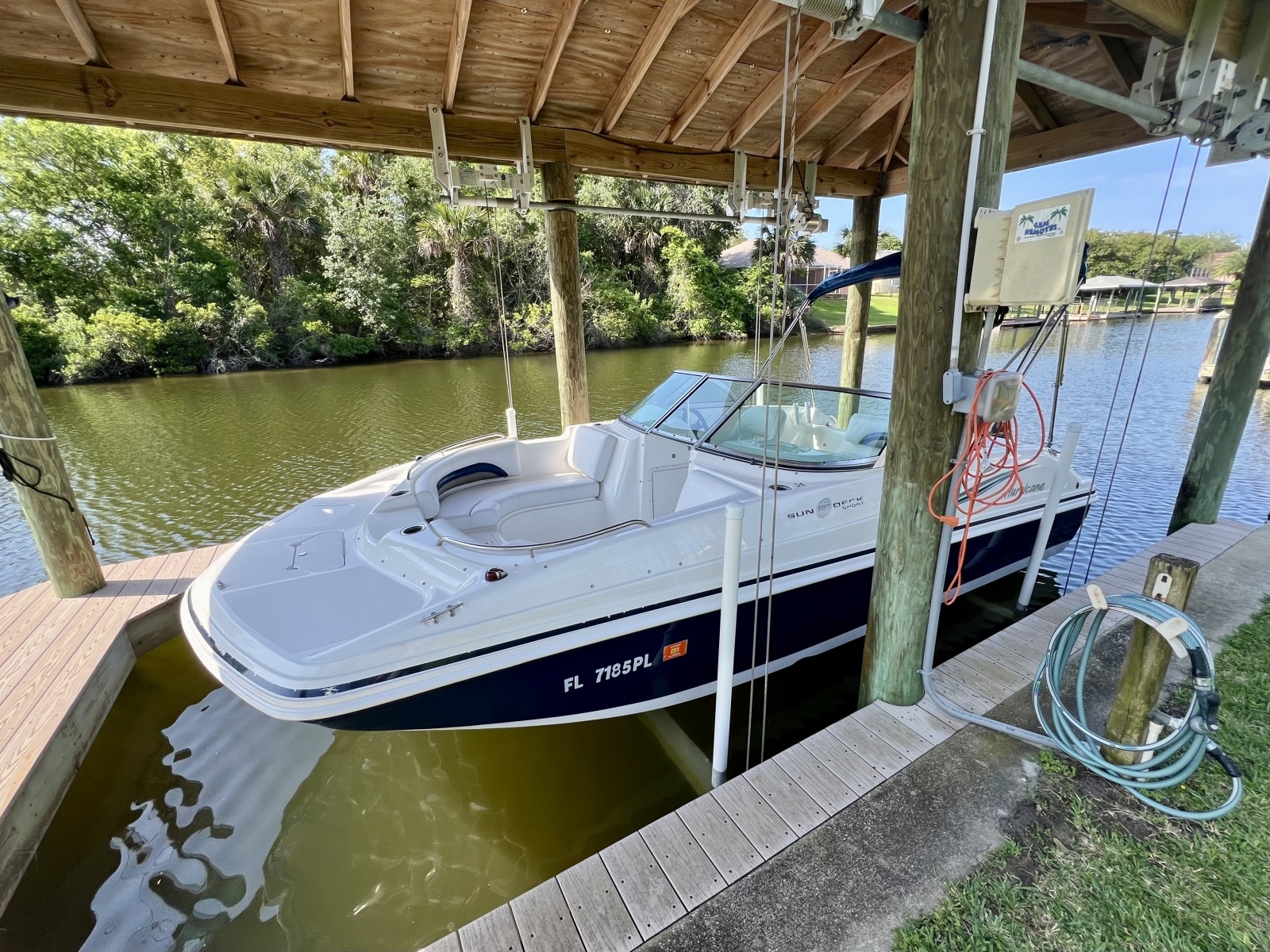 2013 Hurricane SunDeck 187 OB