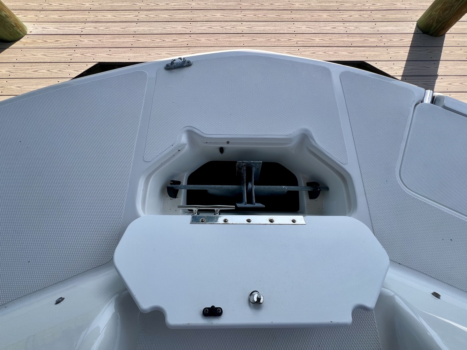 2013 Hurricane SunDeck 187 OB