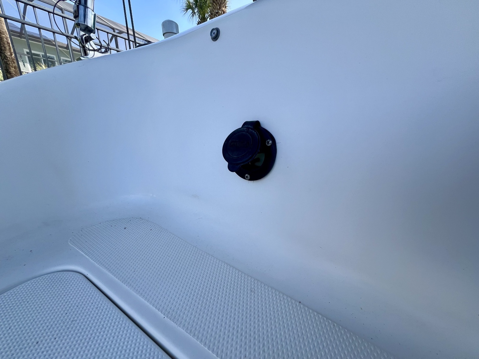 2013 Hurricane SunDeck 187 OB