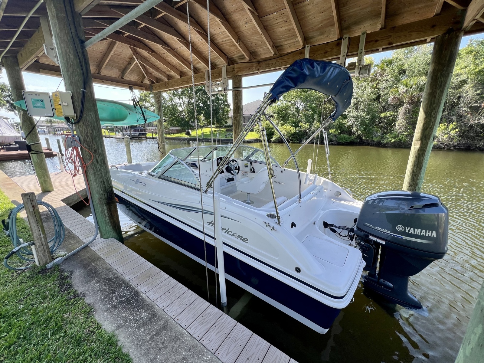 2013 Hurricane SunDeck 187 OB