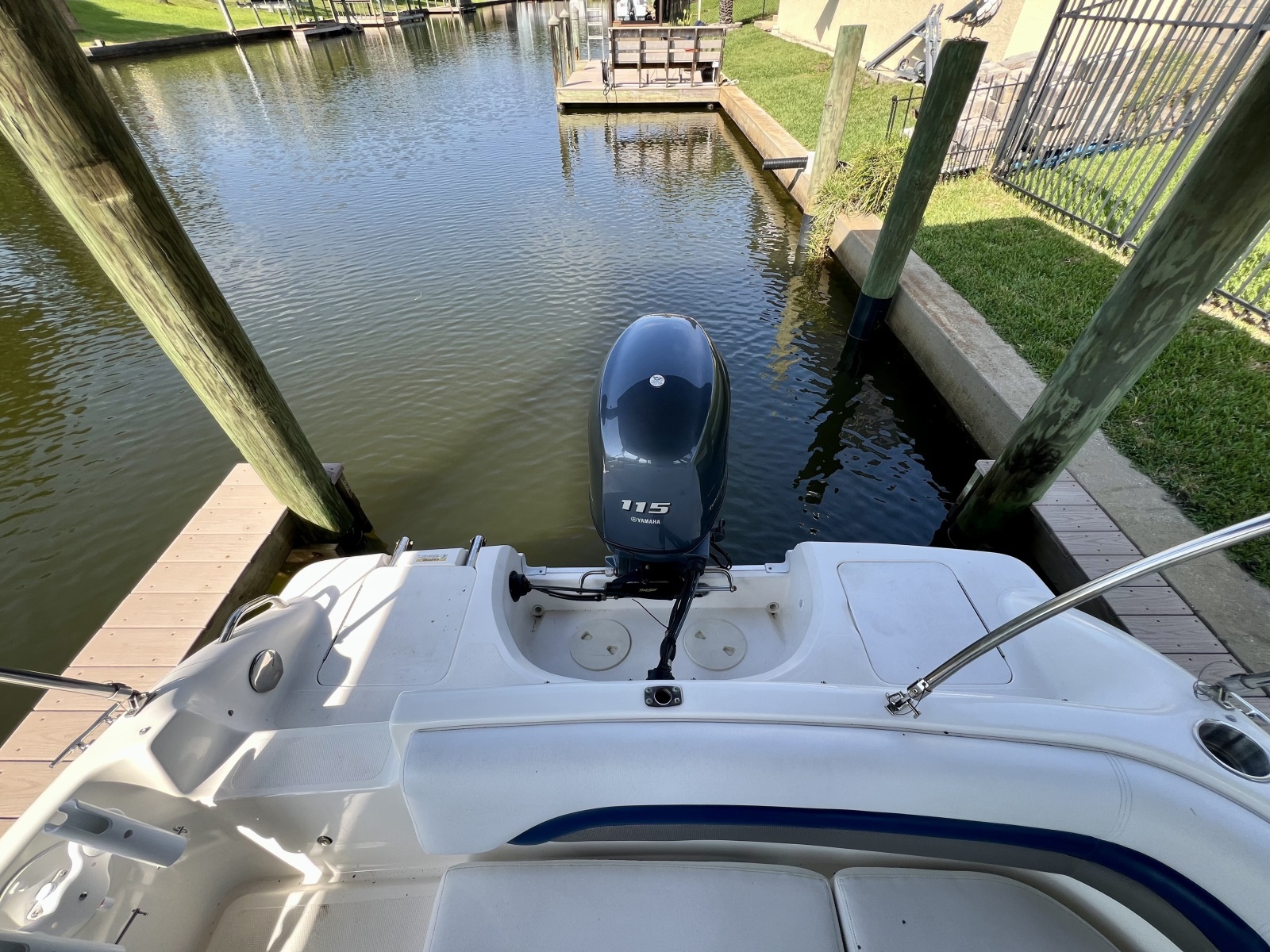 2013 Hurricane SunDeck 187 OB