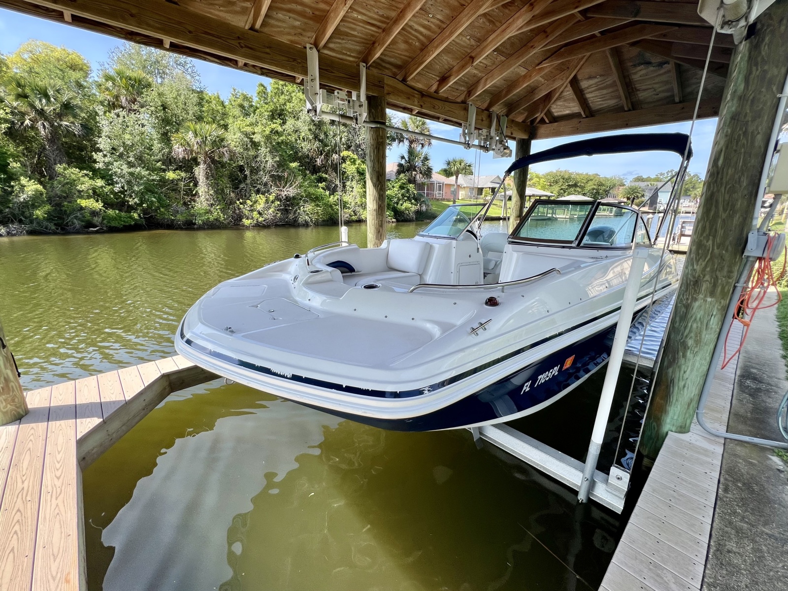 2013 Hurricane SunDeck 187 OB