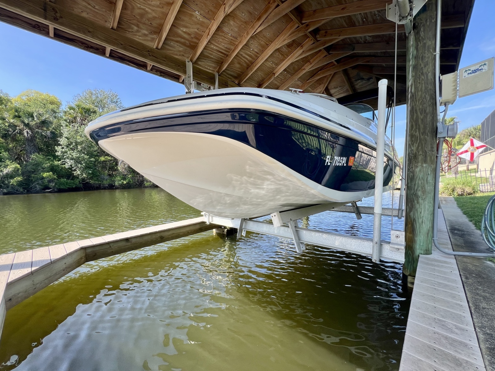 2013 Hurricane SunDeck 187 OB