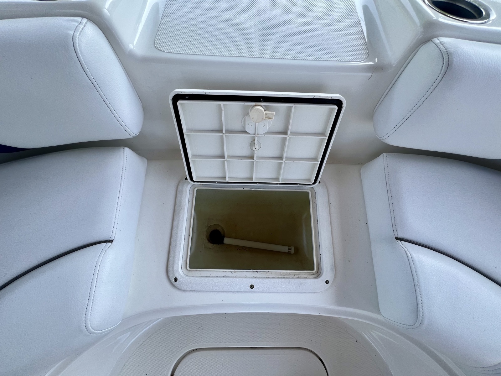 2013 Hurricane SunDeck 187 OB