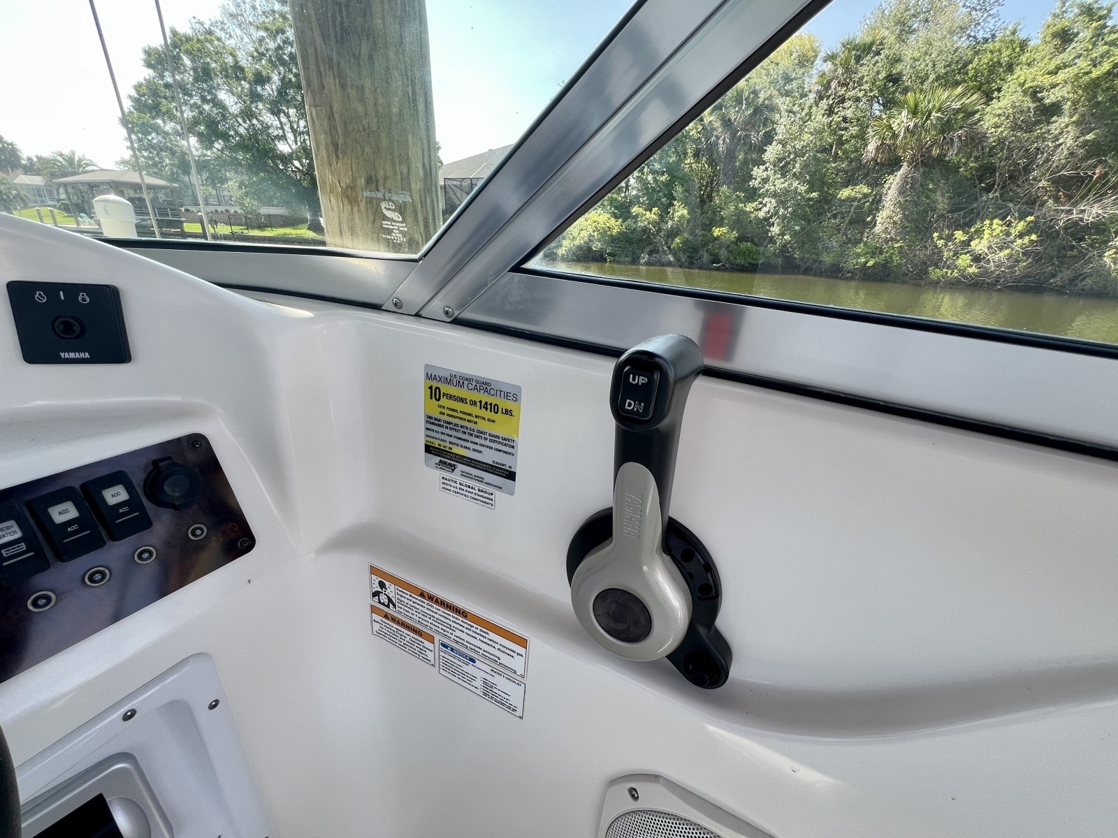 2013 Hurricane SunDeck 187 OB