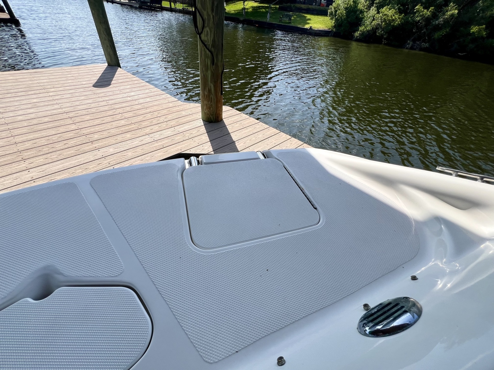 2013 Hurricane SunDeck 187 OB
