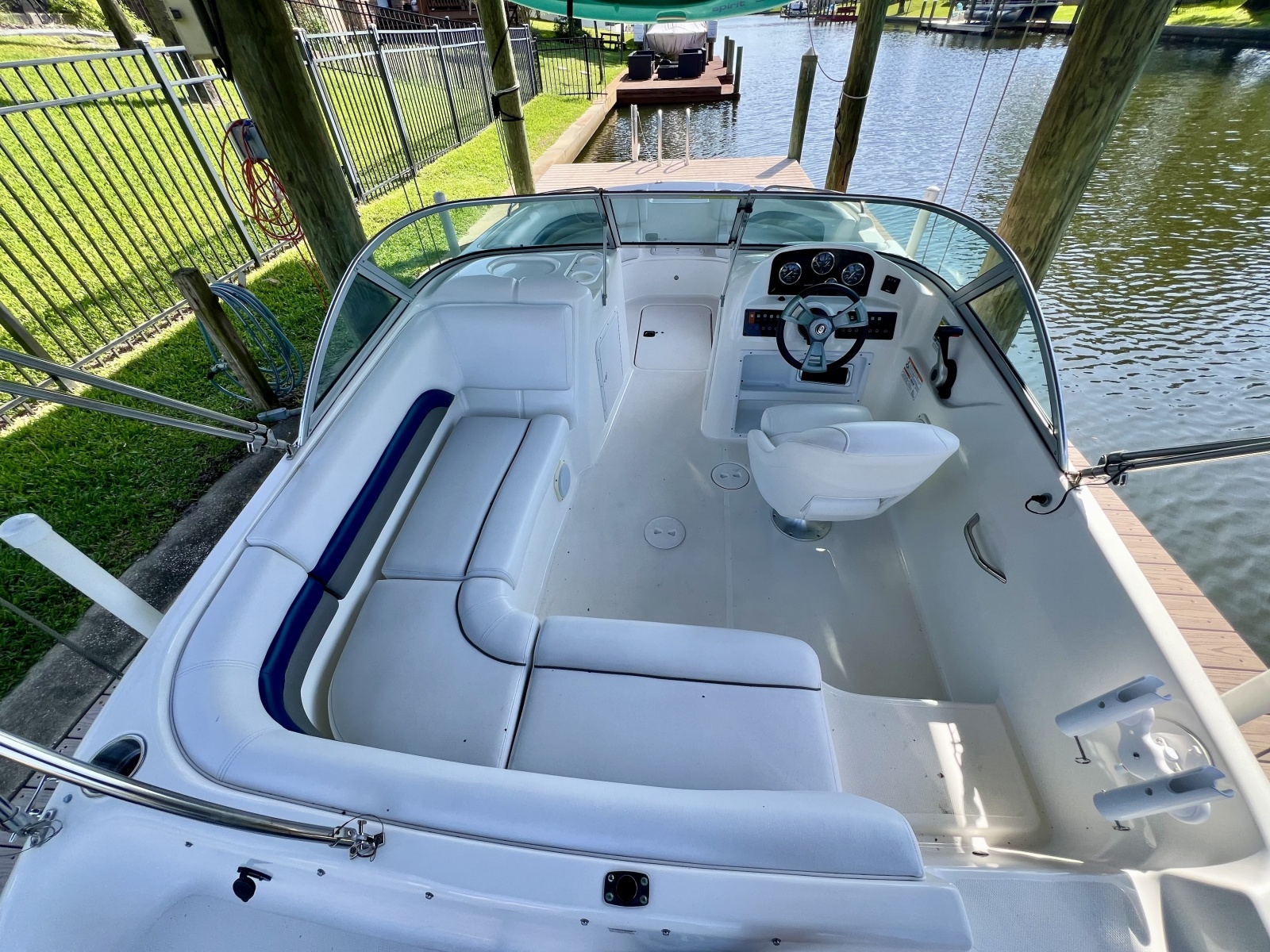 2013 Hurricane SunDeck 187 OB