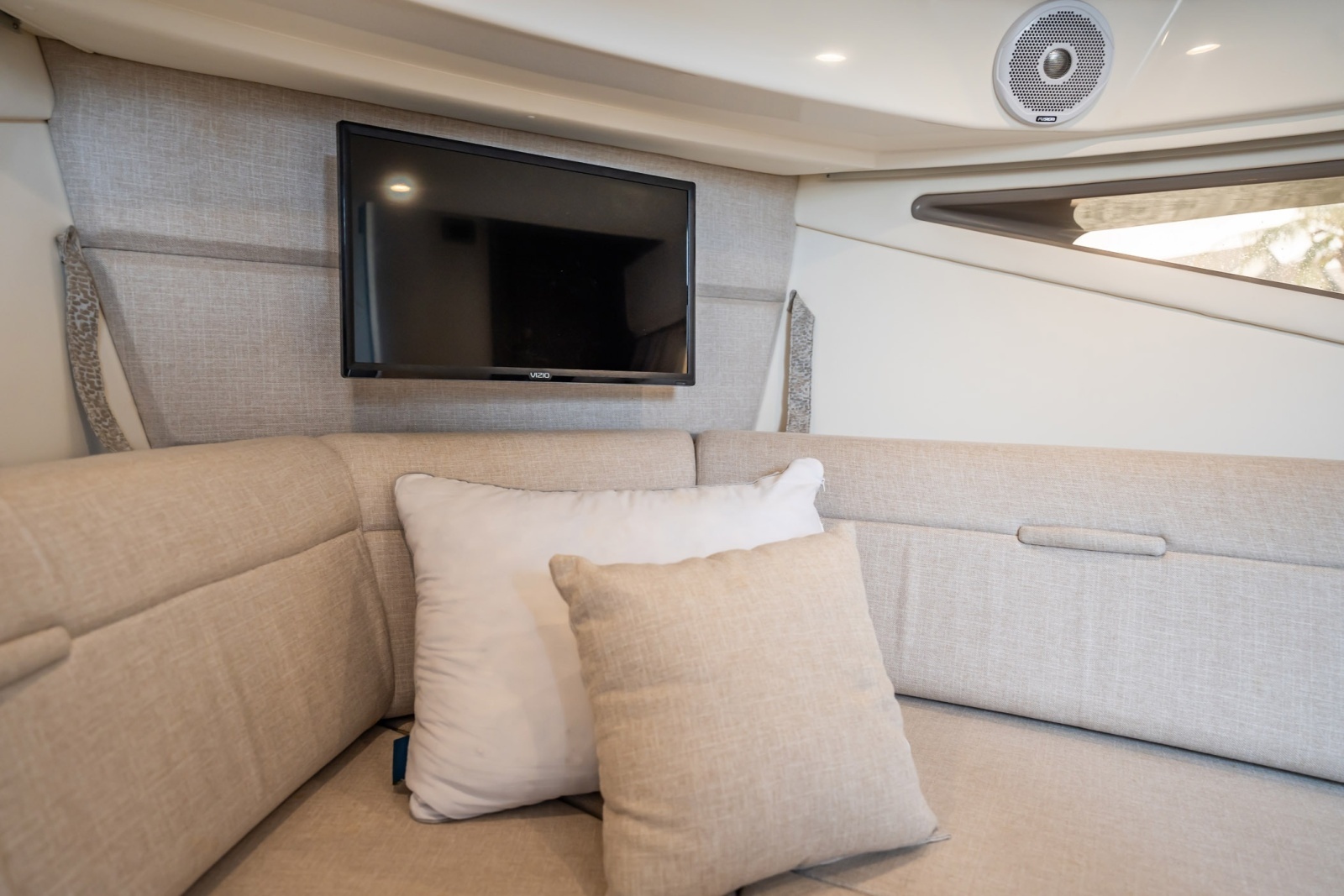 2021 Sea Ray Sundancer 320 Outboard