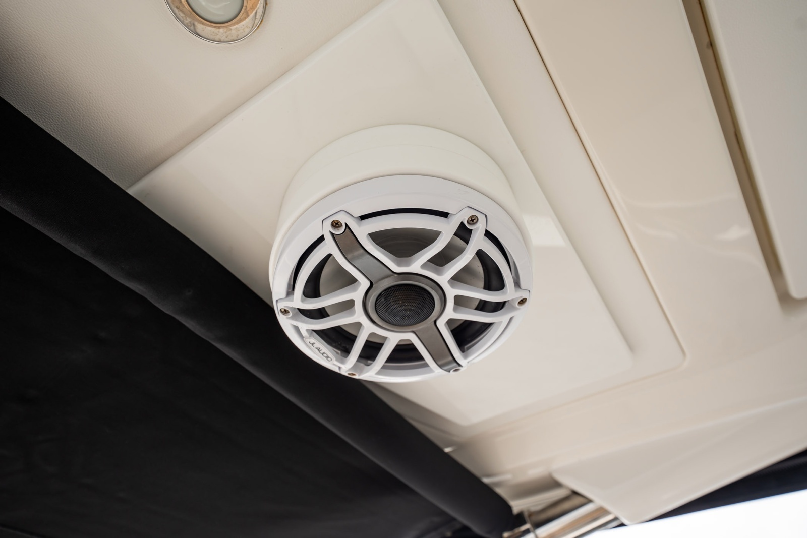 2021 Sea Ray Sundancer 320 Outboard