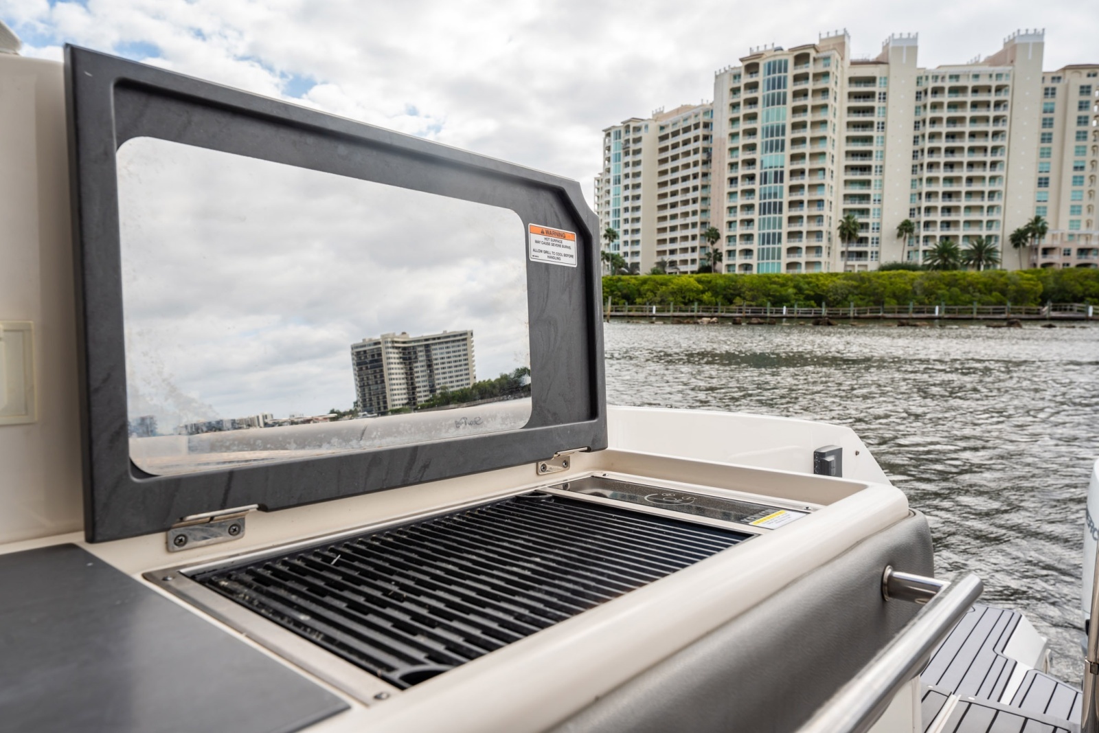 2021 Sea Ray Sundancer 320 Outboard