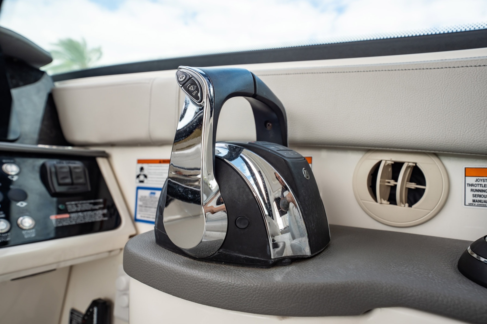 2021 Sea Ray Sundancer 320 Outboard