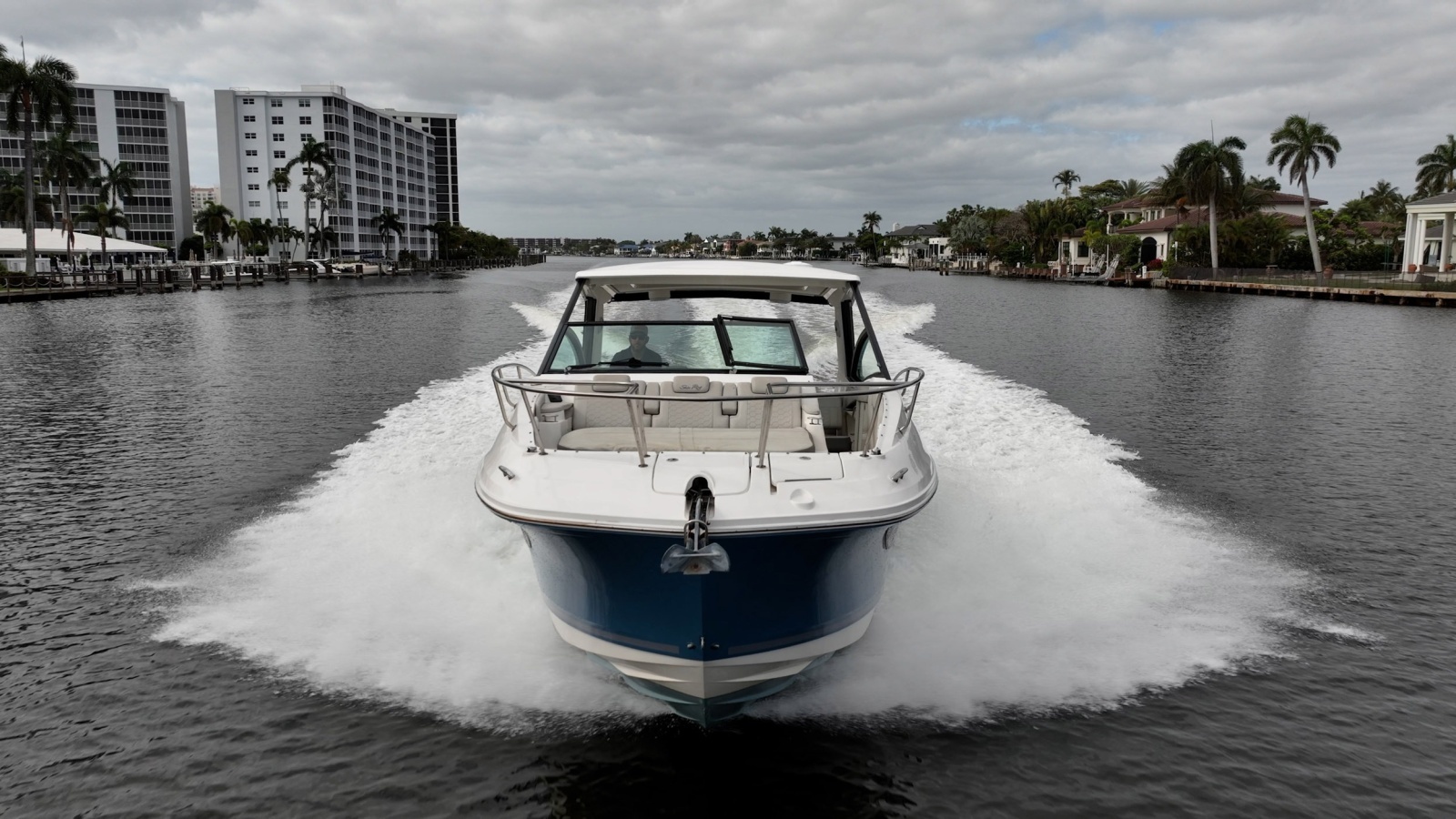 2021 Sea Ray Sundancer 320 Outboard