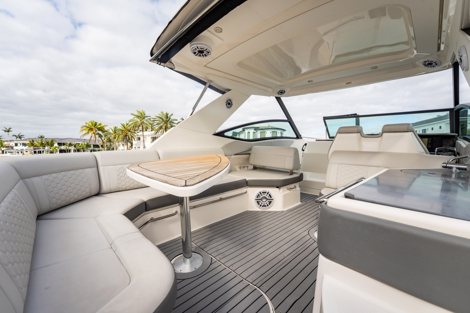 2021 Sea Ray Sundancer 320 Outboard