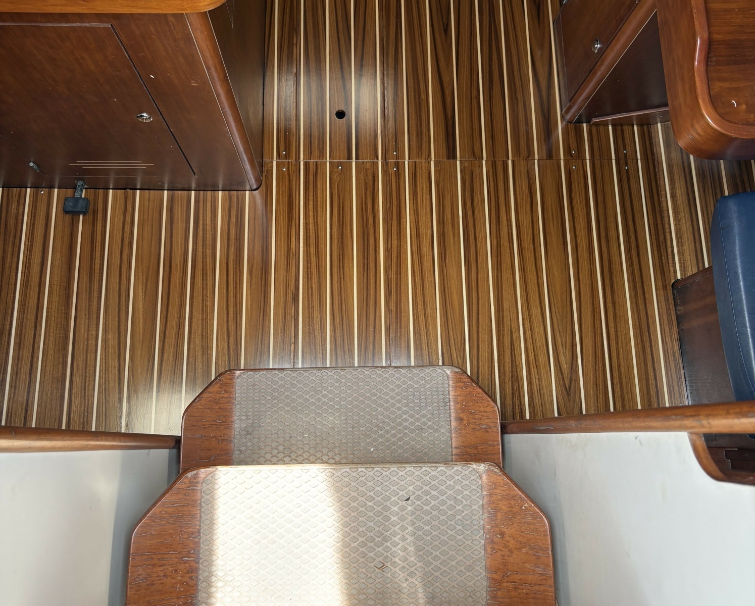 J/109 Shoal Draft with Carbon Spars New Cabin Sole