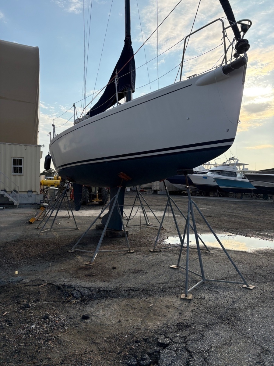 J/109 Shoal Draft with Carbon Spars