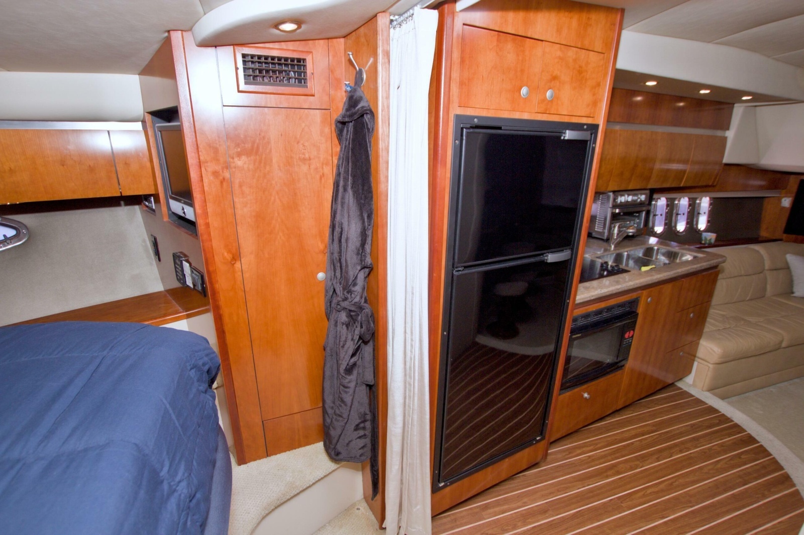 Altitude Adjustment 42ft Cruisers Yachts Yacht For Sale
