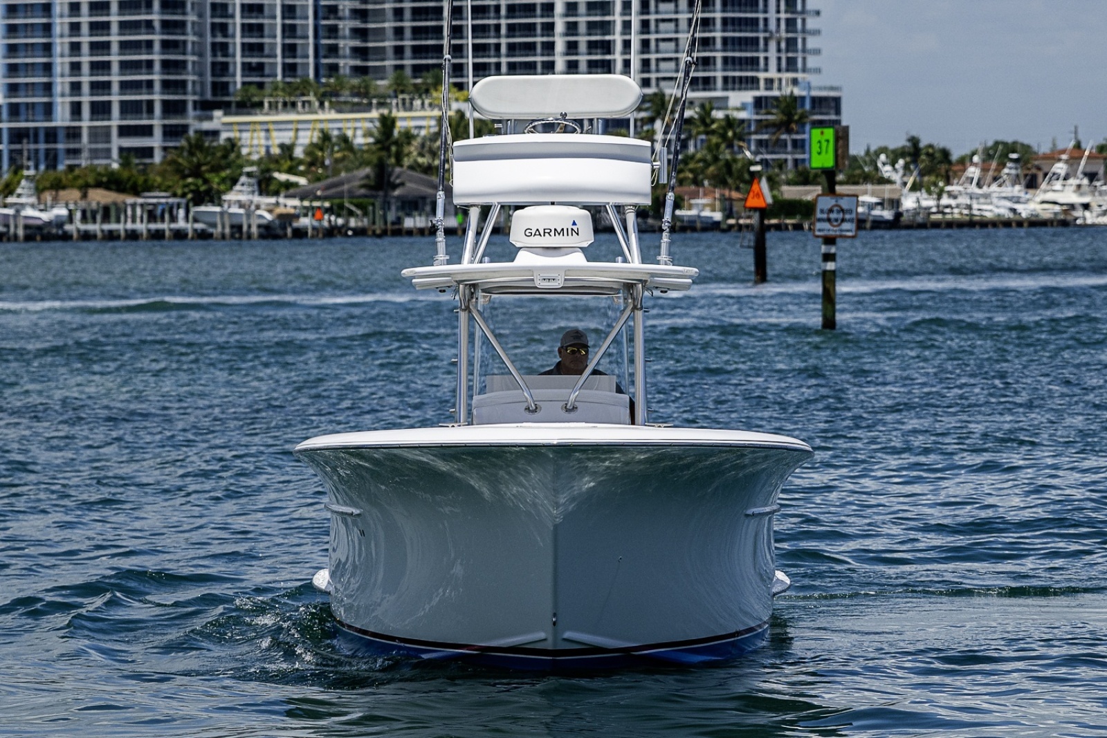 2010 Winter Custom Yachts Center Console