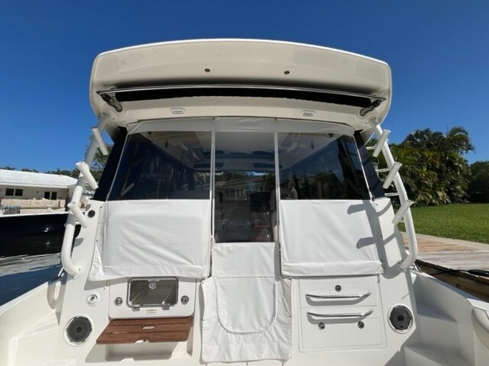 2023 Boston Whaler 405 Conquest