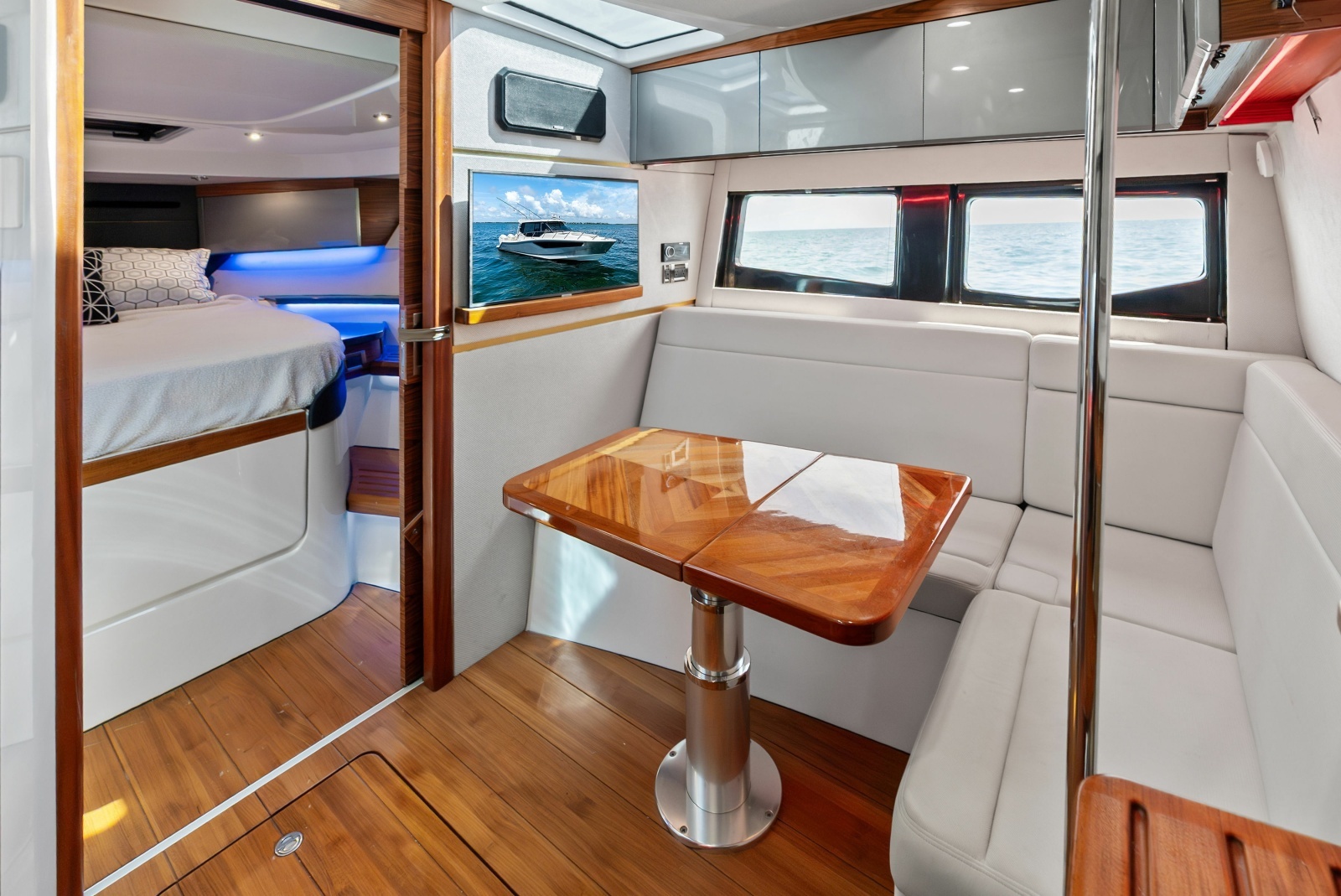 2023 Boston Whaler 405 Conquest