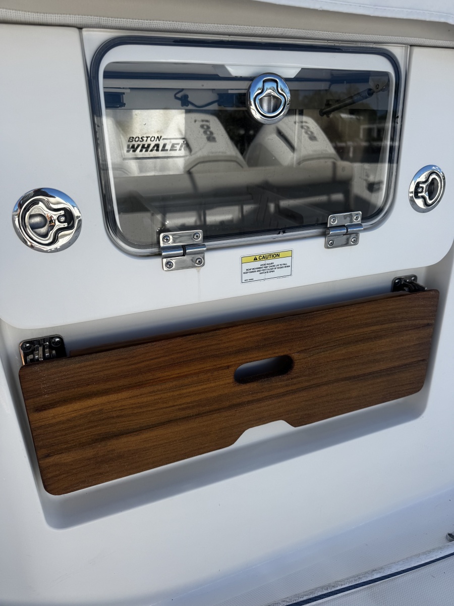2023 Boston Whaler 405 Conquest