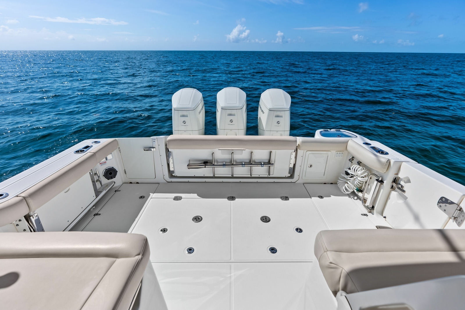 2023 Boston Whaler 405 Conquest