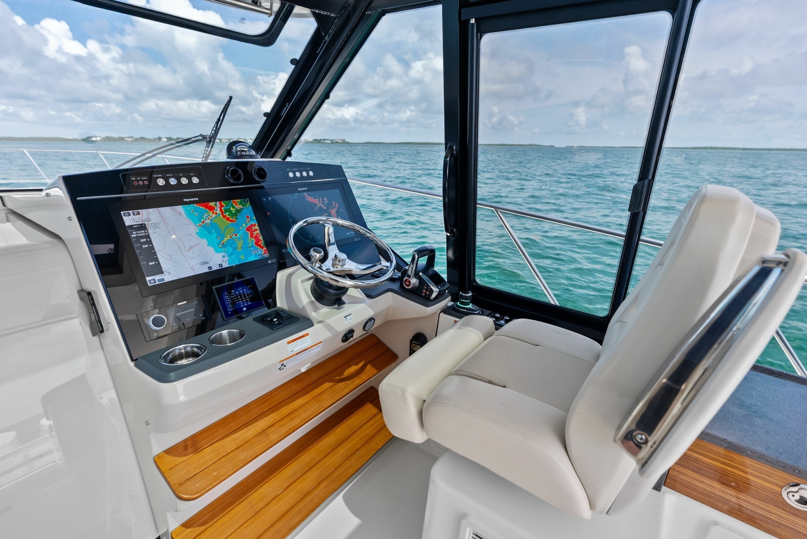 2023 Boston Whaler 405 Conquest
