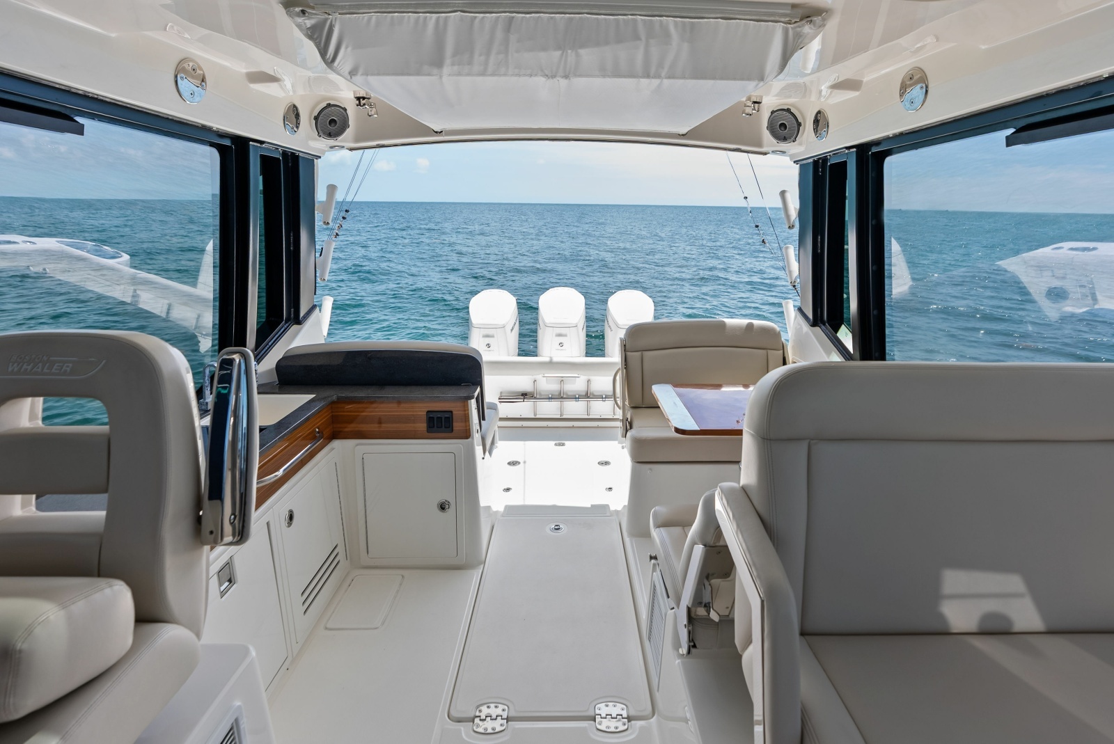 2023 Boston Whaler 405 Conquest