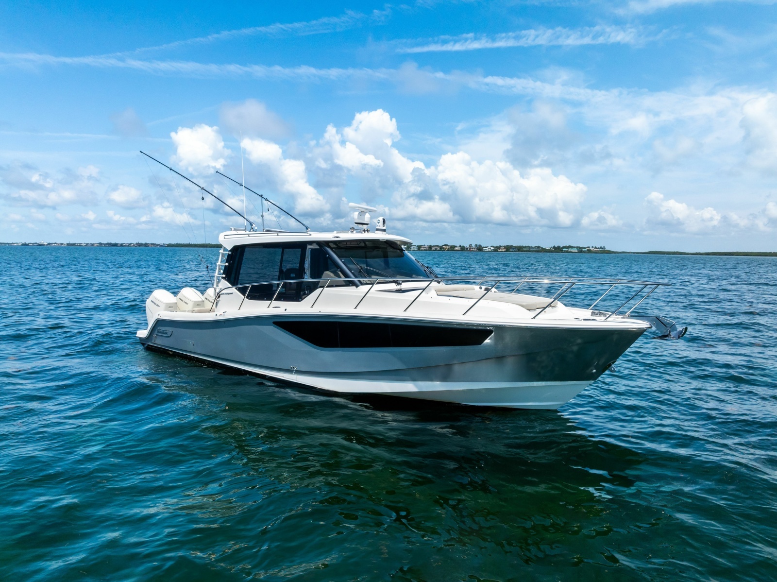 2023 Boston Whaler 405 Conquest