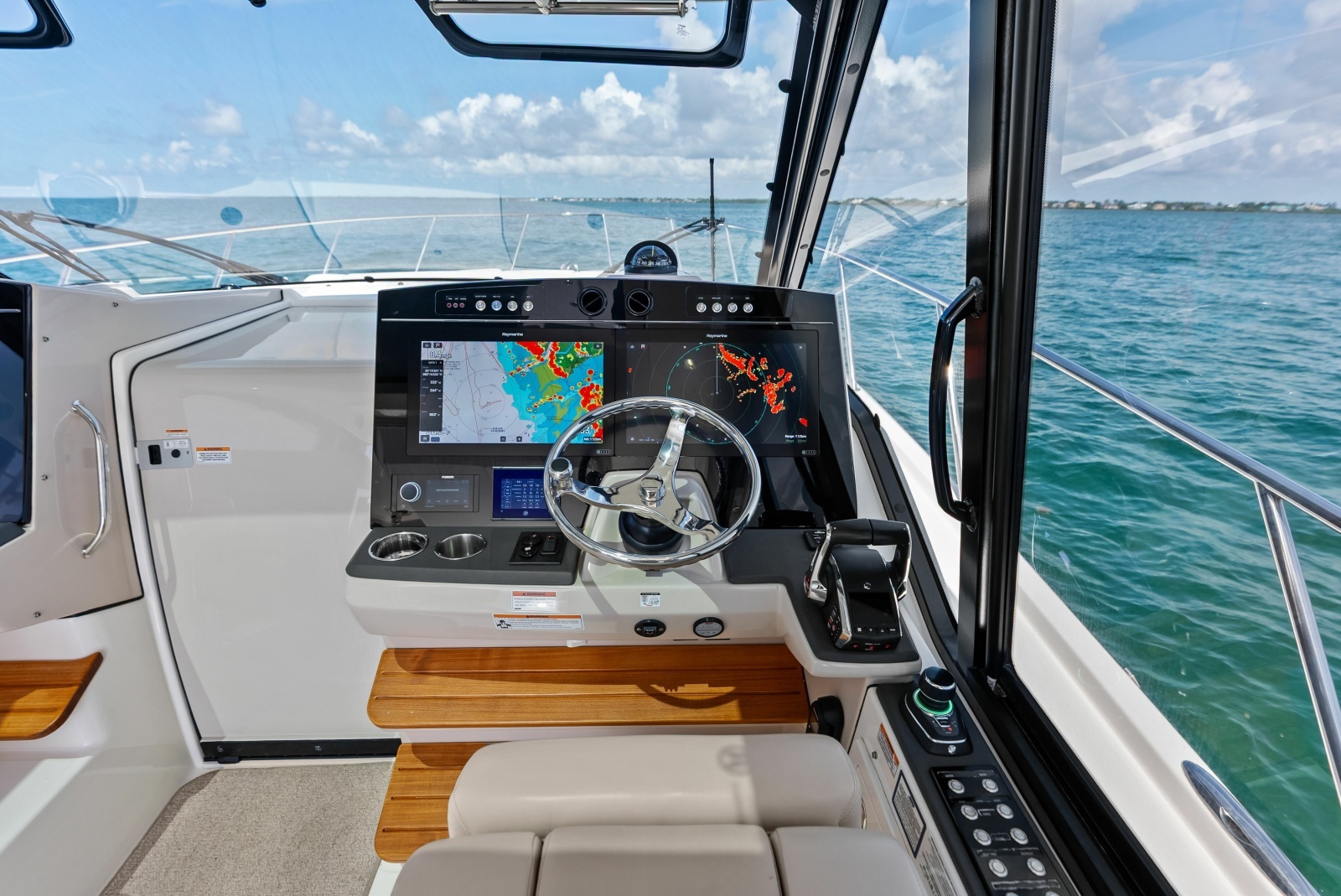 2023 Boston Whaler 405 Conquest