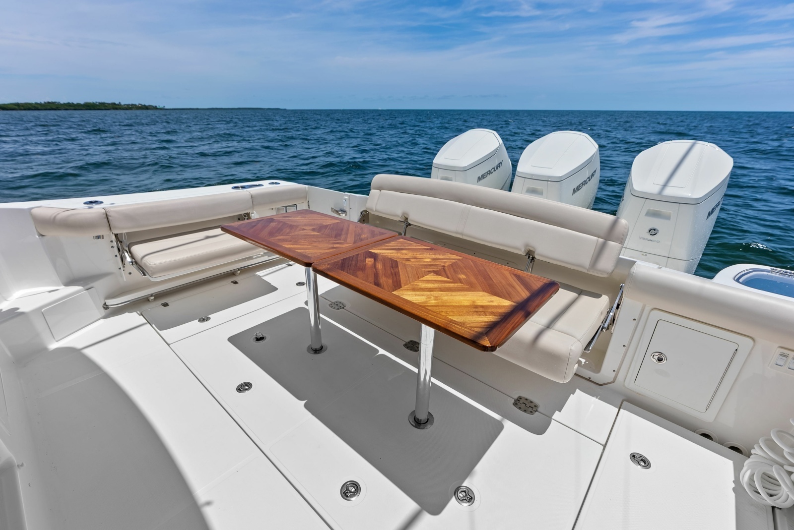 2023 Boston Whaler 405 Conquest