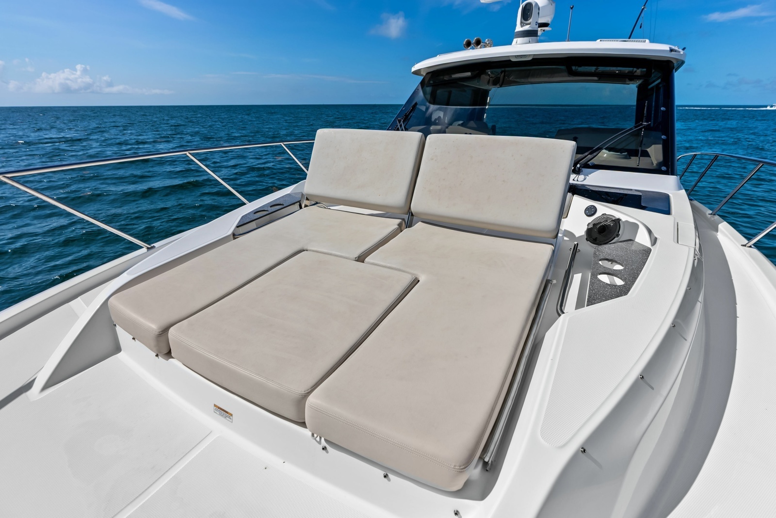 2023 Boston Whaler 405 Conquest