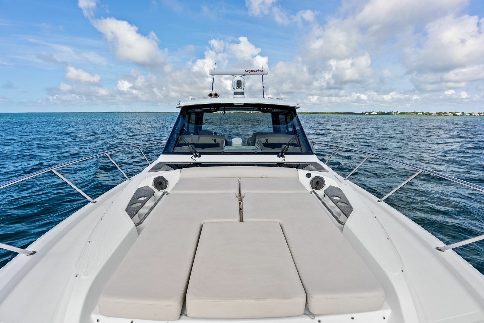 2023 Boston Whaler 405 Conquest
