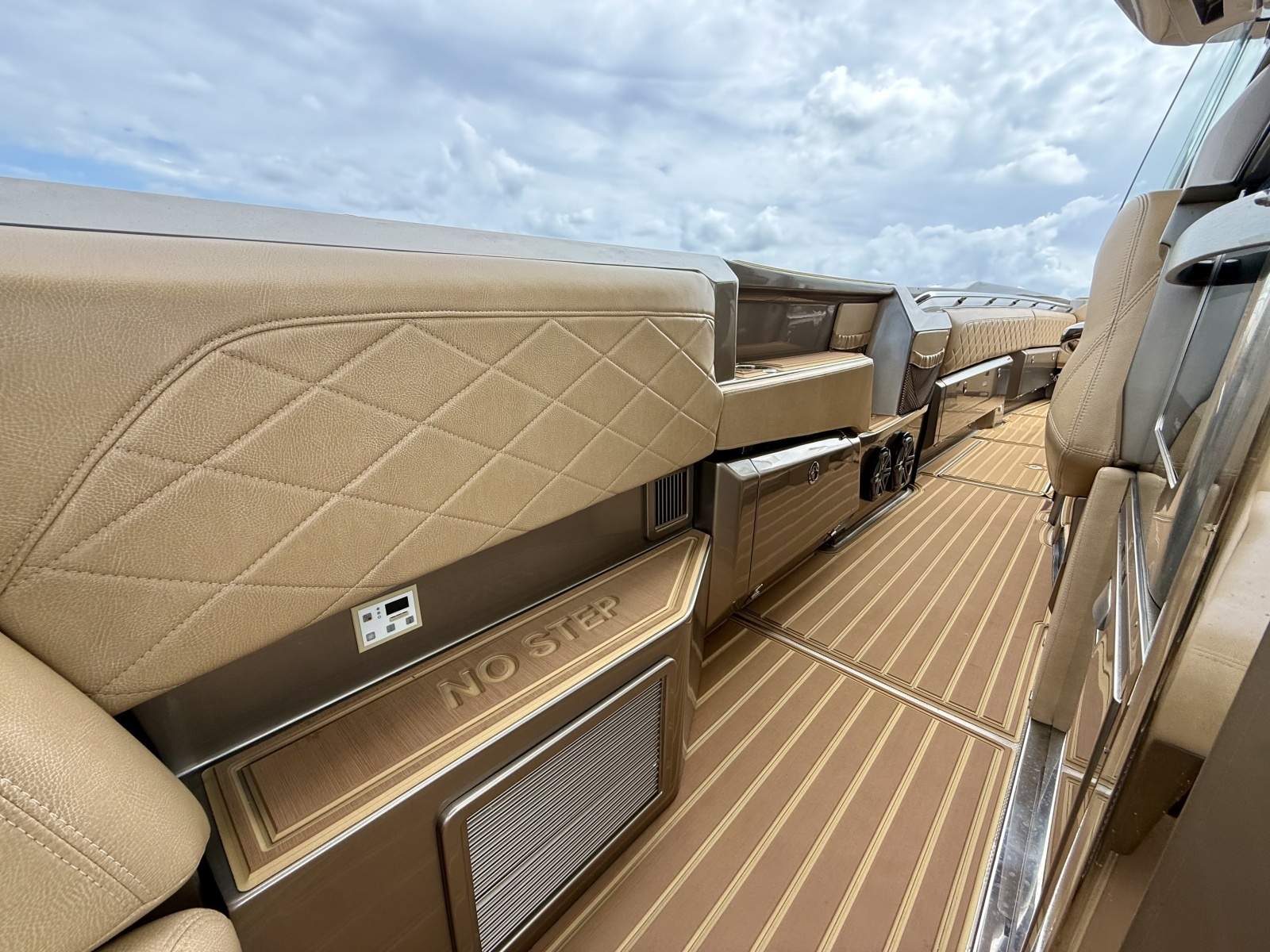 2020 Nor-Tech 550 SPORT CENTER CONSOLE