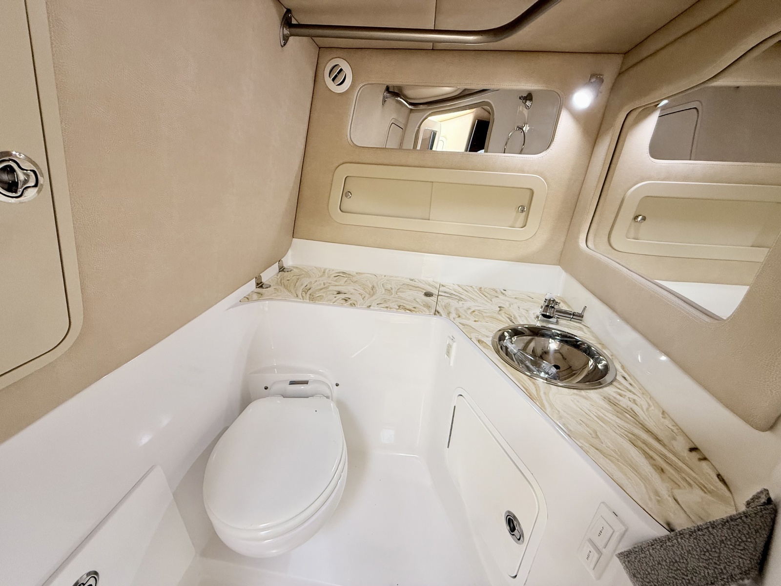 2020 Nor-Tech 550 SPORT CENTER CONSOLE