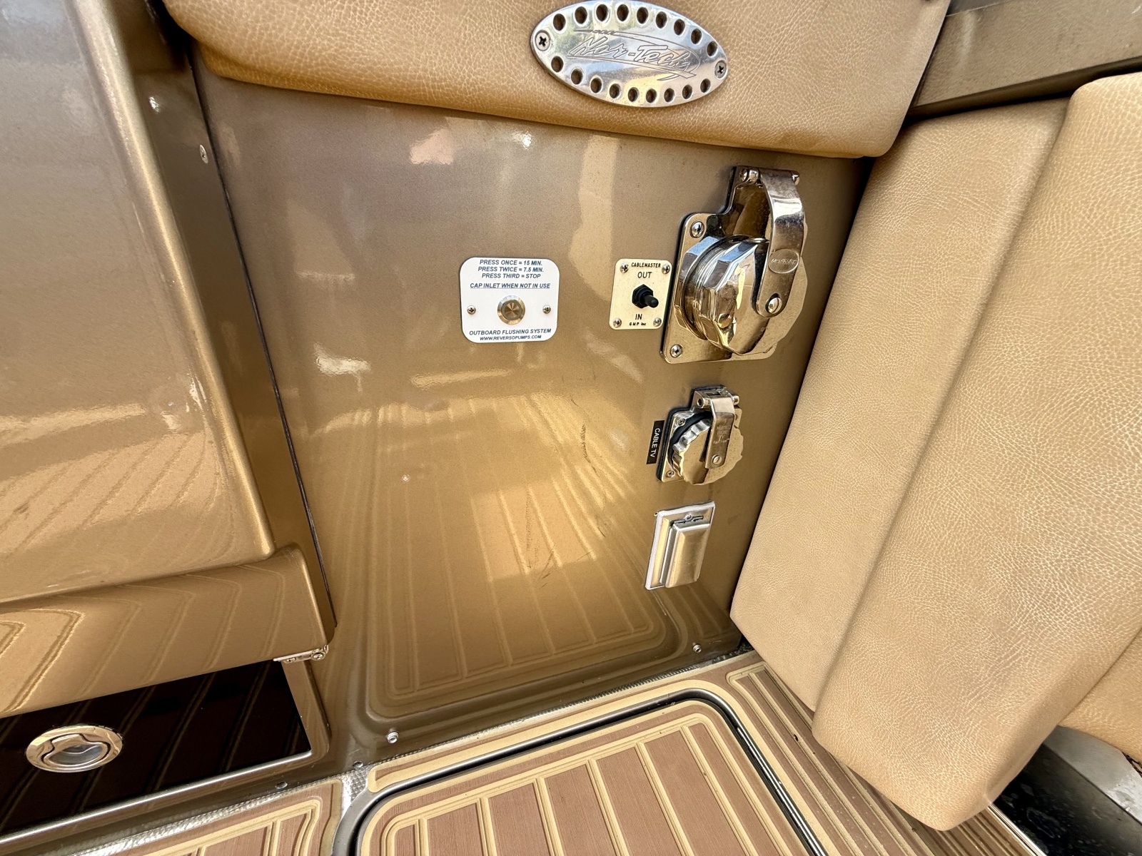 2020 Nor-Tech 550 SPORT CENTER CONSOLE