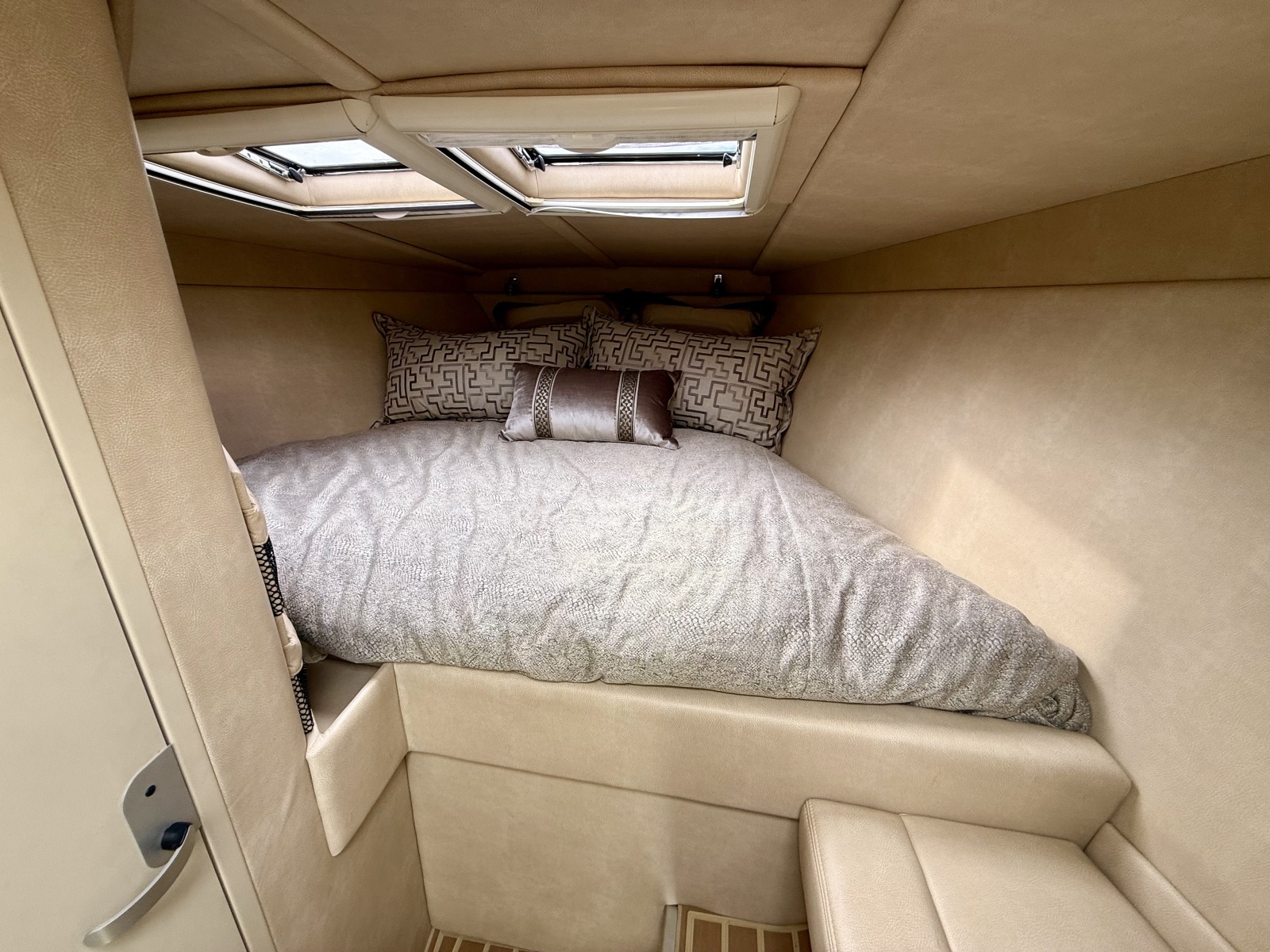 2020 Nor-Tech 550 SPORT CENTER CONSOLE