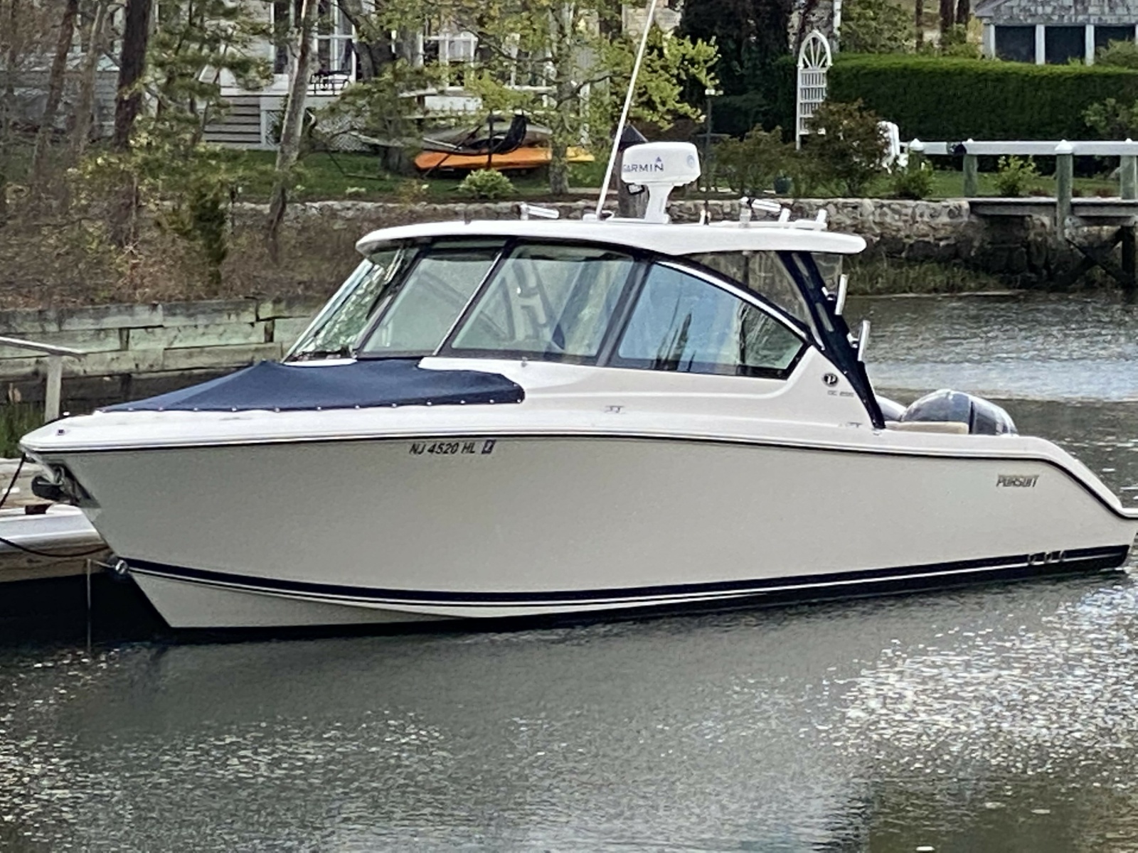 2017 Pursuit 295 DC