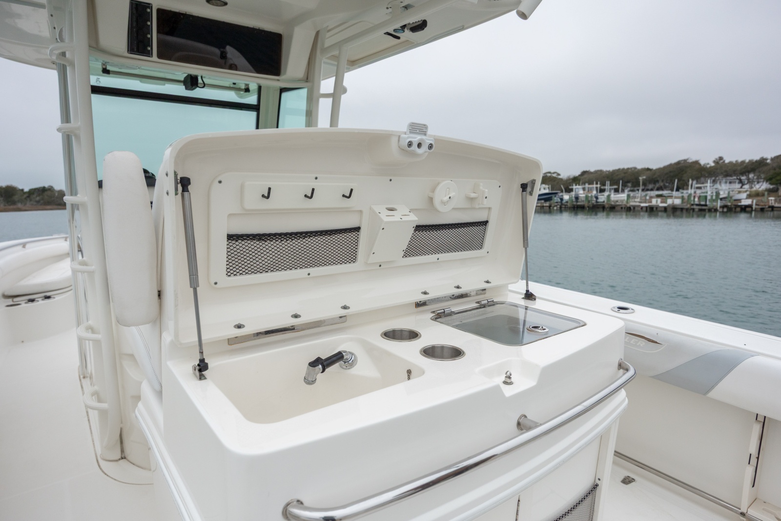 32ft Boston Whaler Yacht For Sale