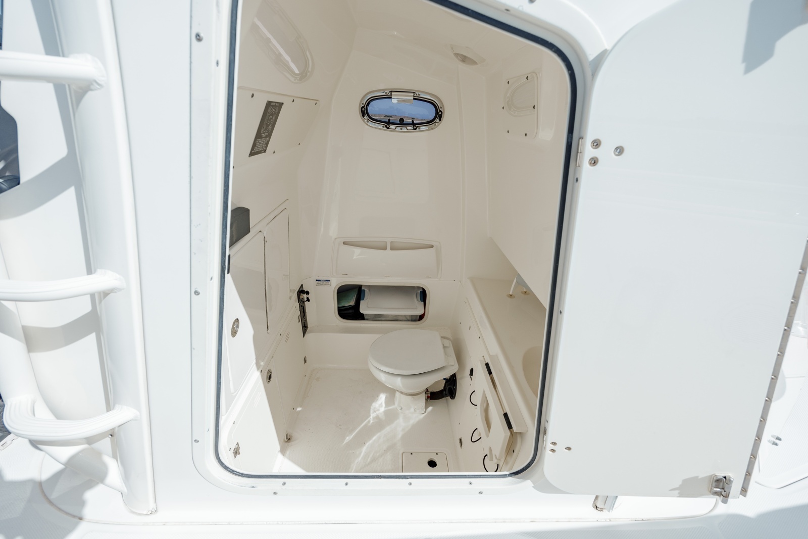 32ft Boston Whaler Yacht For Sale