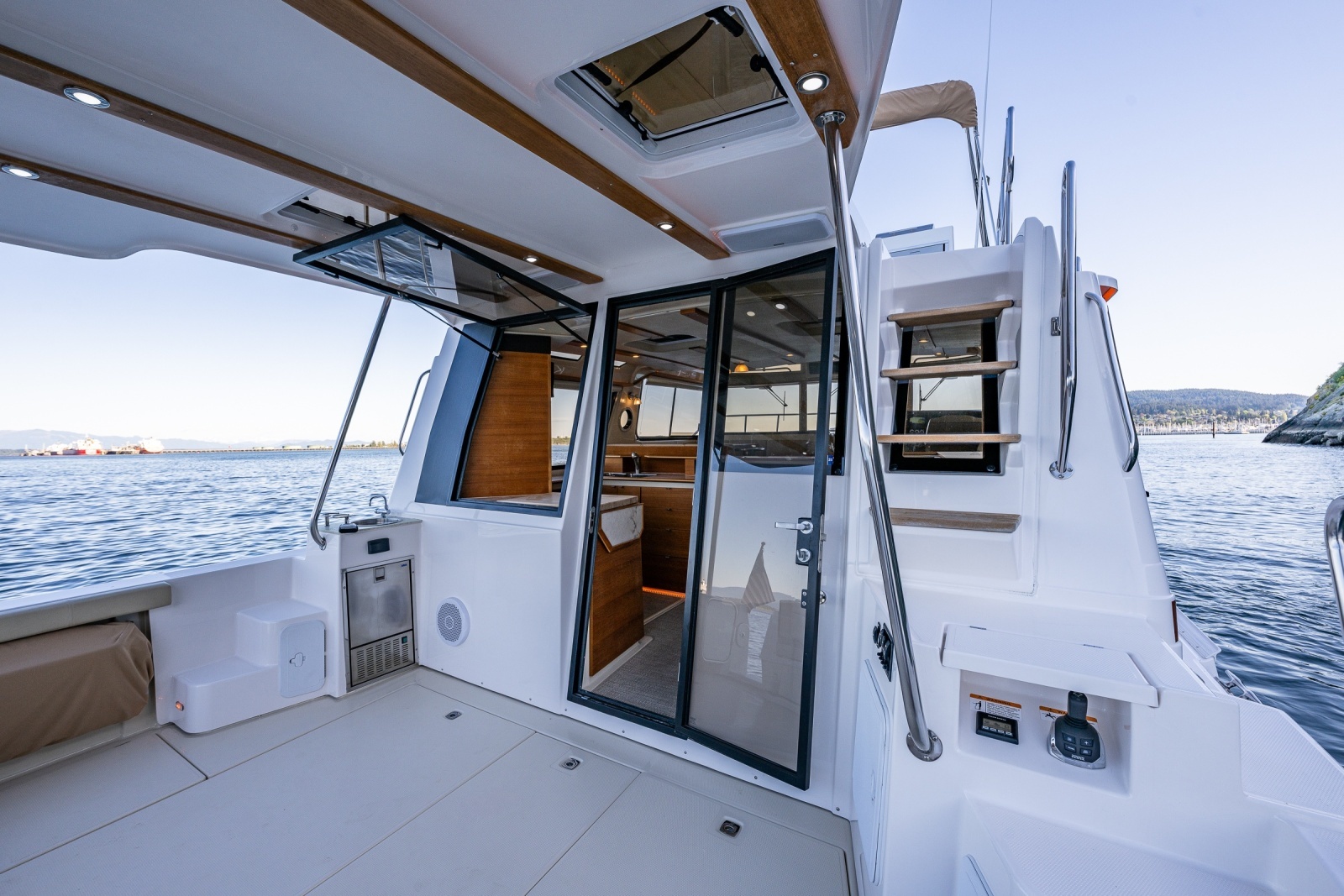 2020 Ranger Tugs R-41 CB