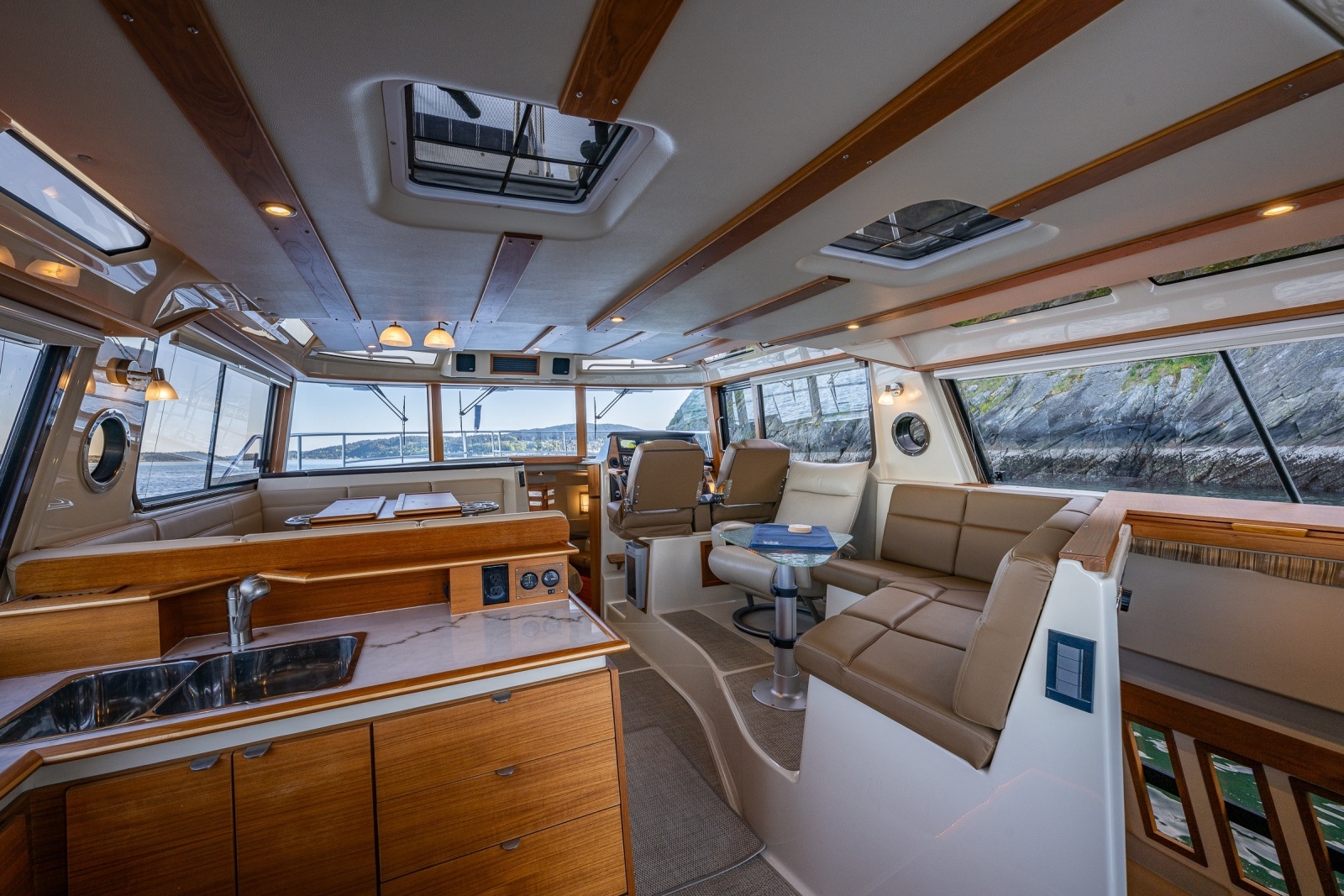 2020 Ranger Tugs R-41 CB