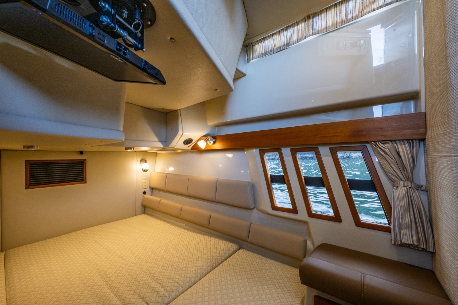 2020 Ranger Tugs R-41 CB