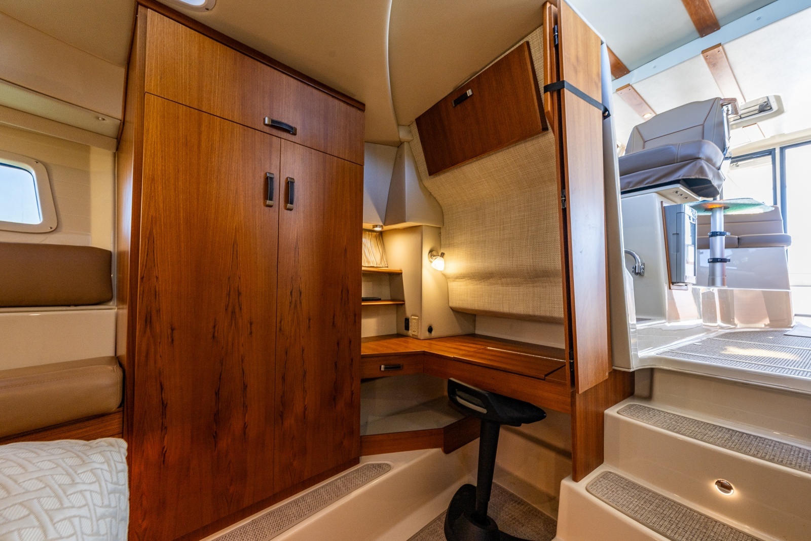 2020 Ranger Tugs R-41 CB